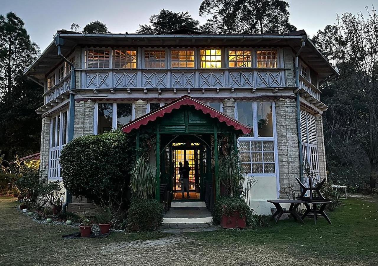Chevron Rosemount Hotel Ranikhet Buitenkant foto