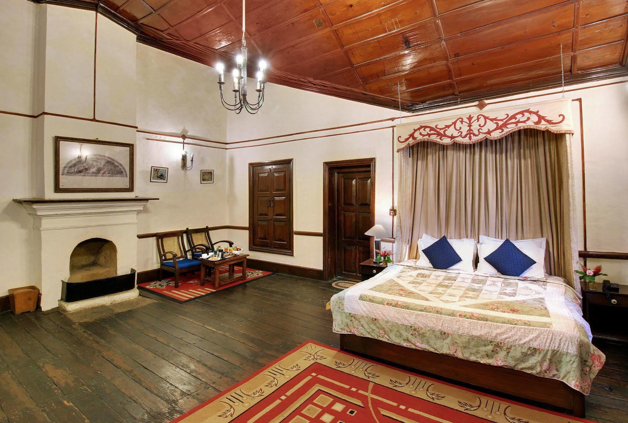 Chevron Rosemount Hotel Ranikhet Buitenkant foto